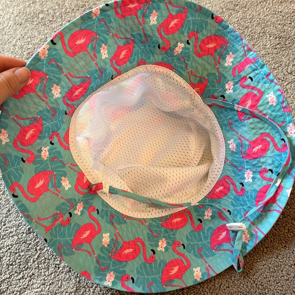 Girls pool hat - Picture 3 of 3